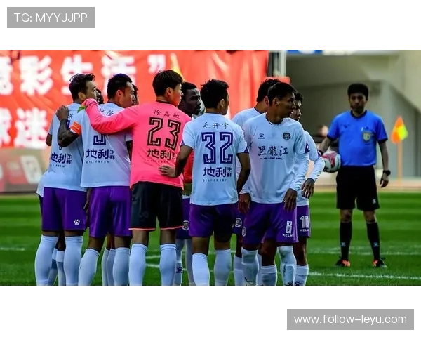 助理裁判职责全解析：越位判罚和辅助主裁关键细节