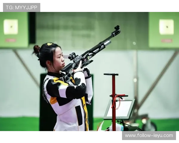 杨倩训练完顺手买了个包，价格够我干一年