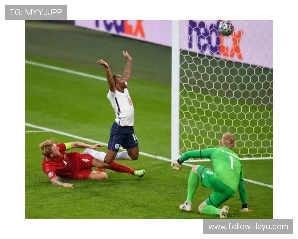 假摔判罚的裁判标准与足球规则中的欺骗行为解析