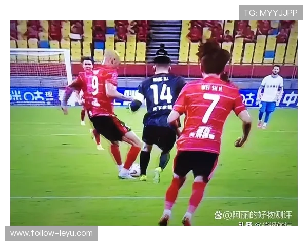 教练吃红牌后，球队必须少一人作战吗？